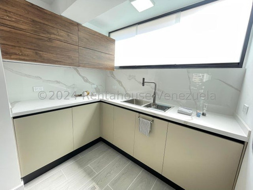 Jip 25-3629. Renta House Vende Hermoso 136 Mts2, Con Acabados De Primera Totalmente Remodelado. Urb Los Palos Grandes, Caracas