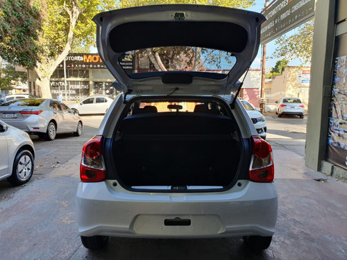 Imagen 17 de 20 de Toyota Etios X 1.5 0km 2023