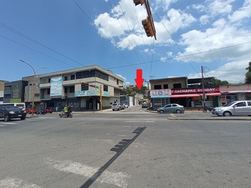 Imagen 4 de 17 de Local En Sector Periferico La Candelaria / Douglas Rivero Dr