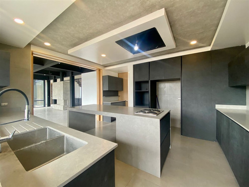Moderna Casa Nueva En Venta 5 D En Suite Más Servicios.