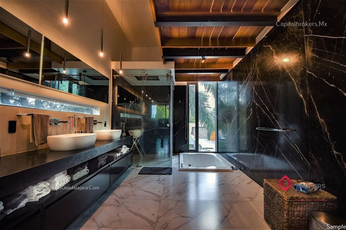 Casa En Venta De Lujo Con Alberca Colinas De San Javier