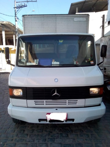 Mercedes Benz 710 Baú Ano 2011