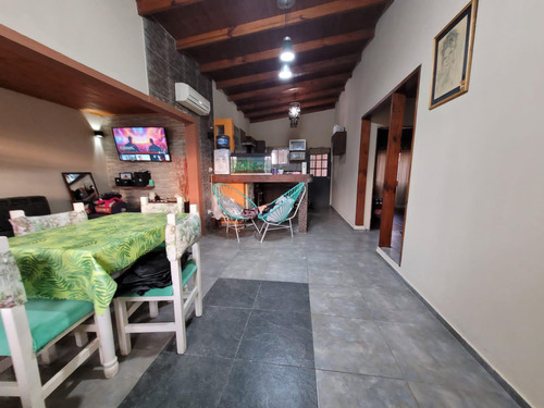 Casa 2 Dormitorios , Amplio Terreno 67 E/ 136 Y 137