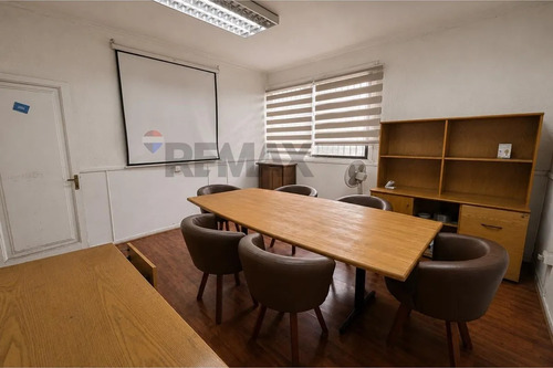 Amplia Oficina Comercial Excelente Ubicación