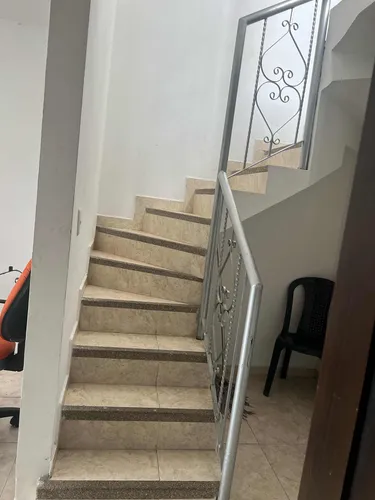Casa De 3 Pisos 4 Habitaciones En Total, Primer Piso Indepen