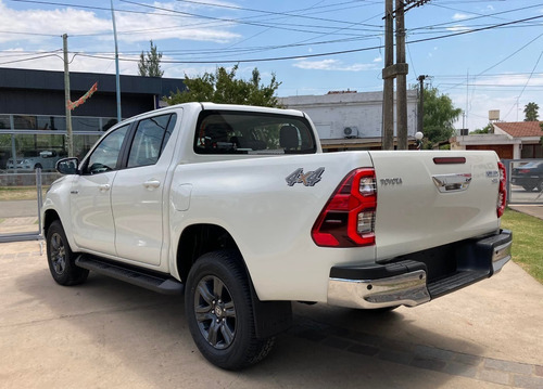 Imagen 4 de 15 de Toyota Hilux D/cabina 2.8 Tdi 204cv A/t 4x4 Srv 0km My2023