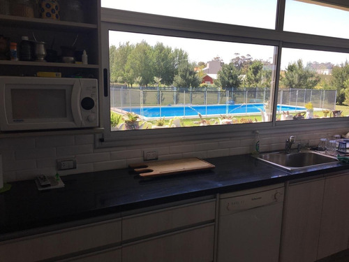 Imagen 8 de 13 de Venta Chalet - Rumenco - 6 Ambientes
