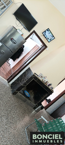 Excelente Casa 3 Dormitorios En Buena Ubicación Progreso.