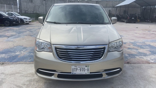 Imagen 3 de 15 de Chrysler Town & Country Lx 2014