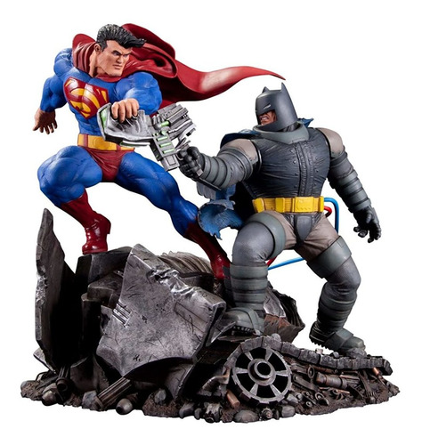 Estatua De Superman Vs. Batman