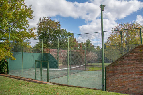 Casa Altos De Pilar 10 Ambientes Sobre Lote 3500 Mts.
