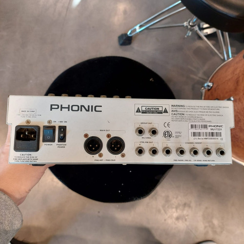Imagen 4 de 10 de Consola Mixer Phonic Mu1722x 11 Canales Efectos Leer Outlet