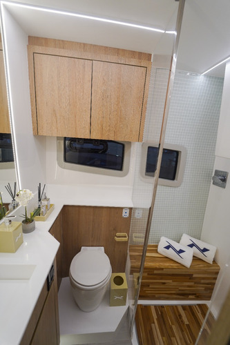 Lancha Nx 50 Invictus Design, Navegabilidade, 24 Pessoas
