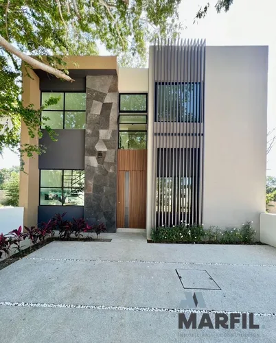 Casa En Venta En Coto Privado De 4 Recámaras Con Alberca Zona Norte De Colima