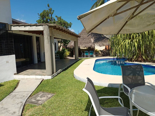 T.r. Vende Hermosa Casa En La Urbanizacion Cumboto Norte Puerto Cabello Cod. 252285