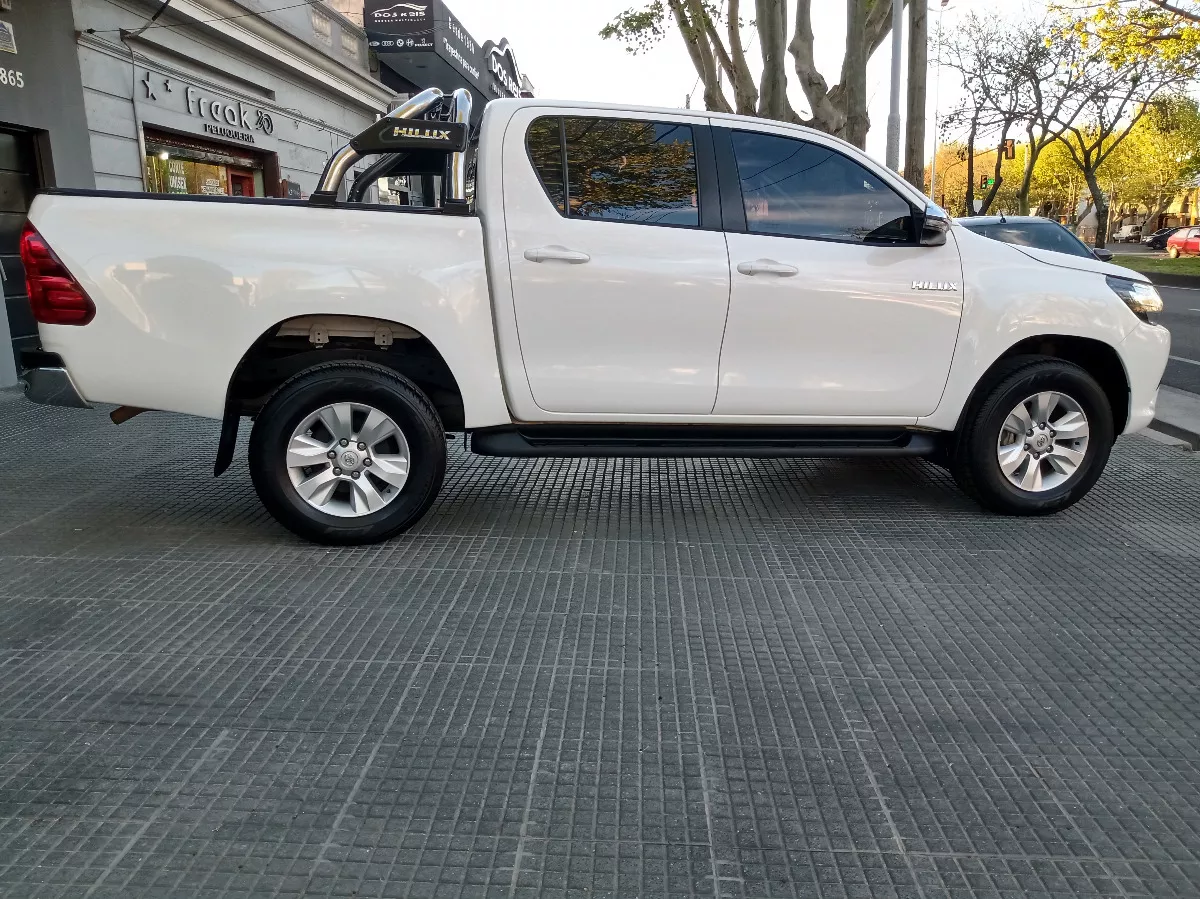 Toyota Hilux 2.8 Cd Srv 177cv 4x2 At