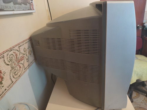 Imagen 3 de 9 de Televisor Daewoo De 20 Pulgadas Con Base De Pared
