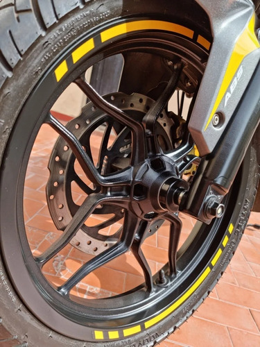 Rouser 200