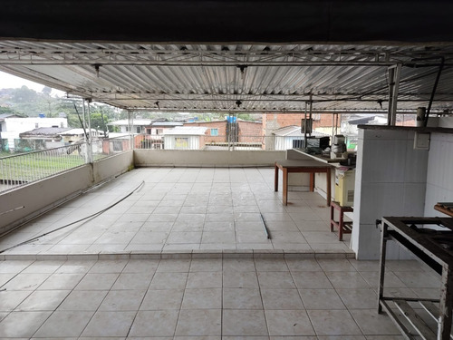 Casa Reformada Com Garagem E Quitinete Incluso Super Ventilada Com Salão Amplo