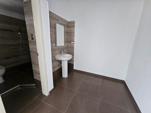 Sky Group Vende Town House Obra Blanca En Conjunto Residencial Casa Verde - San Diego Town House Con Pozo Y Planta 100%