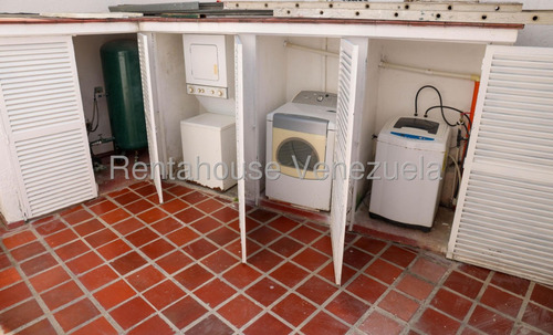 En Venta. Elegante Y Confortable Casa De Dos Niveles, Los Naranjos Del Cafetal