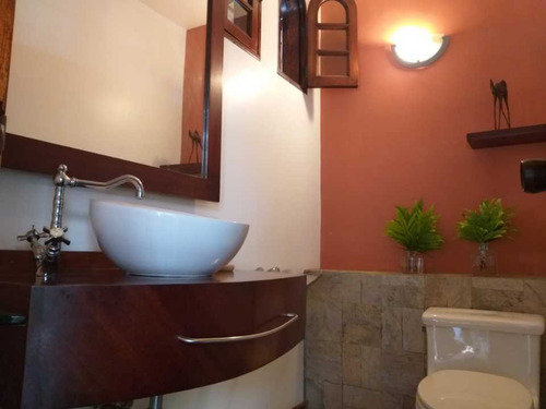 Imagen 11 de 30 de Se Vende Hermosa Casa Colonial 550m2 7h/6b/4p La Lagunita 7108