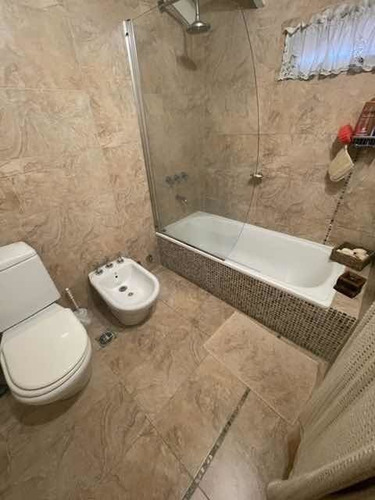 Venta - Casa En Esquina En Monte Grande!