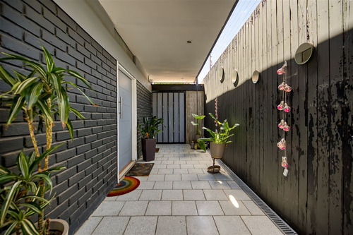 Moderna Y Eficiente Casa En Las Condes, Sector Residencial