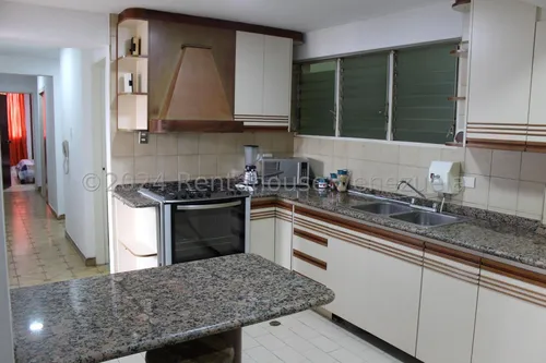 Apartamento En Venta. Res. Marlene. Santa Paula. Cecilia Gutierrez. 25-15158