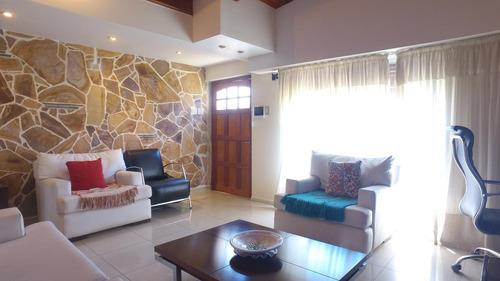 Imagen 7 de 30 de Venta · Casa · 4 Dormitorios · Patio · Quincho Completo · Terraza · Remodelada · Alberdi