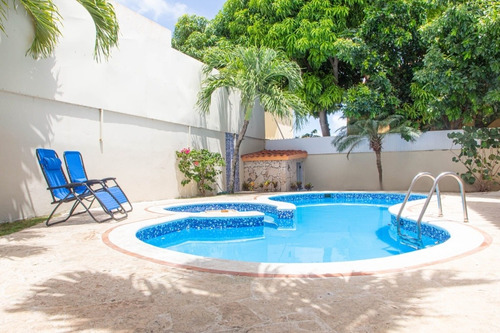 Imagen 23 de 30 de Exquisita Casa En Bávaro Con Piscina Y Amueblada