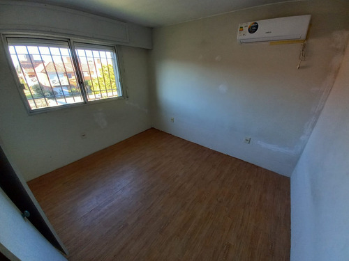 Vendo Casa 3 Dormitorios 3 Baños Para Reciclar. Gran Ubicación Bolonia Próximo A Avenida Italia