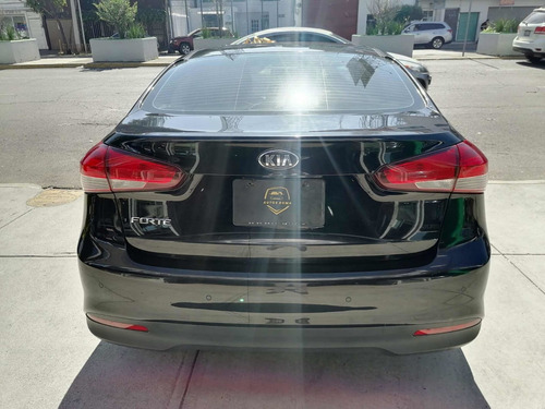 Imagen 6 de 13 de Kia Forte 2.0 Ex At 2018