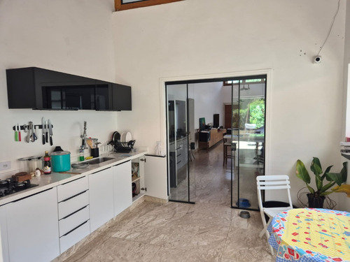 Linda Casa! Com 3 Quartos Suites À Venda, 200 Metros Quadrados