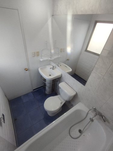 Casa 2 Pisos, Impecable, 4 Dorm., 2,5 Baños, Estac., Porton