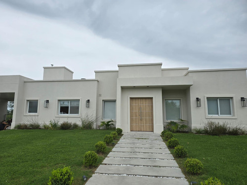 Casa 4 Ambientes En Alquiler Lujan Barrio San Roque Comarcas De Lujan Zona Oeste