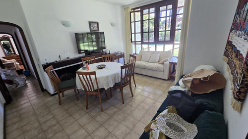Casa De Seis Dormitorios, Piscina, Garaje En Venta En San Rafael