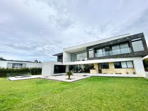 Casa En Venta En Las Palmas. Cod V11277