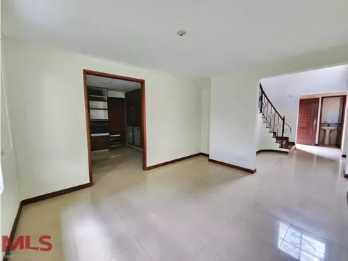 Muy Tranquila Con Muy Buenos Espacios(mls#240552)