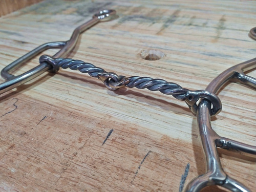 Bridao Levantado Inox Para Cavalo Bocal Torcido Articulado