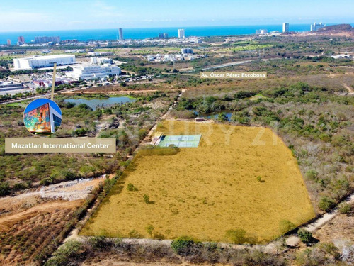 Terreno En Venta En Mazatlan, Sinaloa, Mexico. 37,566 M2 Frente A Nuevo Hospita