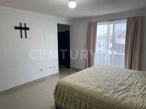 Casa En Renta De 3 Niveles En Esquina, Valle La Rioja, Apodaca, Nuevo León
