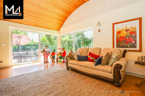 Hermosa Casa Aislada Con Excelente Conectividad Las Condes