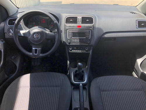 Imagen 10 de 15 de Volkswagen Vento 2014 1.6 Highline Mt