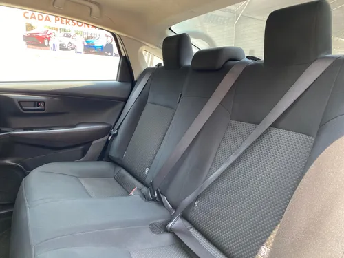 Toyota Yaris 1.5 4P Base At Cvt