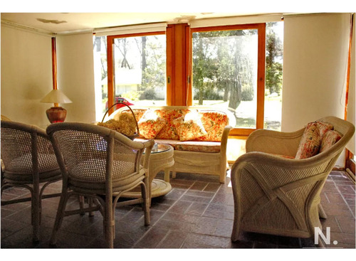 Vendo Casa 5 Dormitorios Con Piscina, Primeras Paradas Playa Mansa A 300 M Del Mar, Punta Del Este.