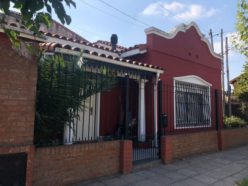 Lavalle 1298, Hermosa Casa En Esquina Con Piscina En Venta Quilmes 