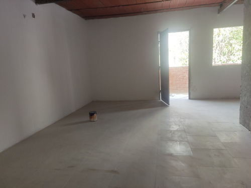 Imagen 1 de 8 de Se Alquila Casa Comercial 1200m2 Ubicada En Los Chaguaramos