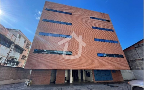 Imagen 3 de 17 de Edificio Industrial-comercial