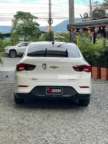 Chevrolet Onix 1.0T Premier Sedan At